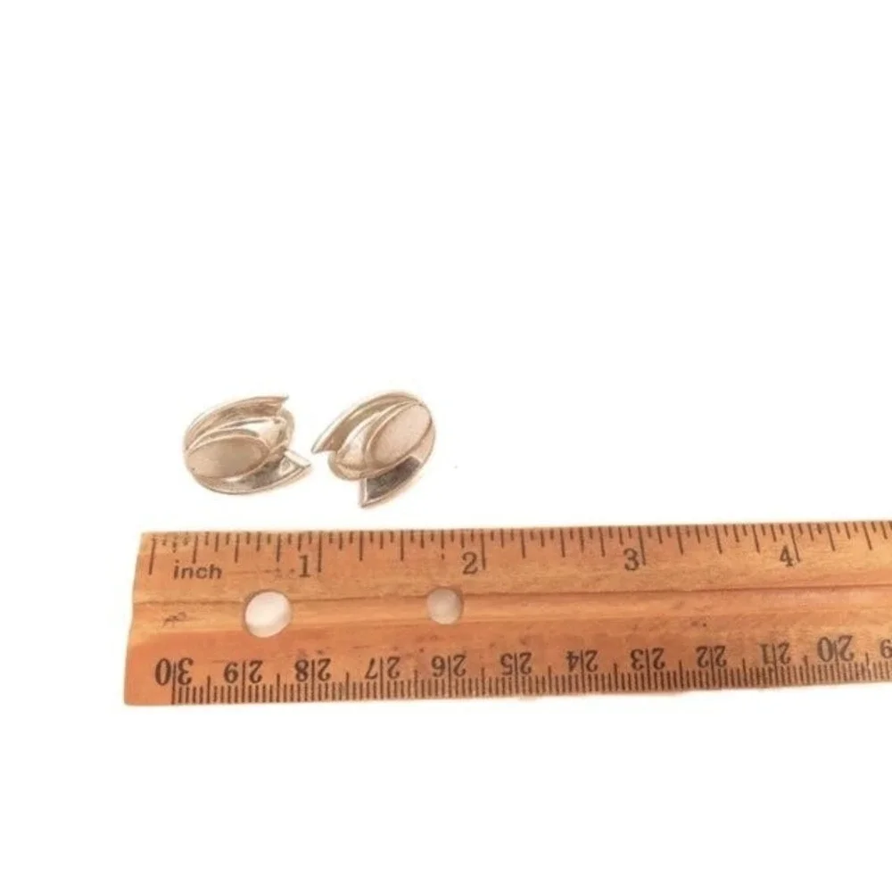 Vintage Silver Toned Old Designer‎ Signed Monet Vintage Tulip Earrings